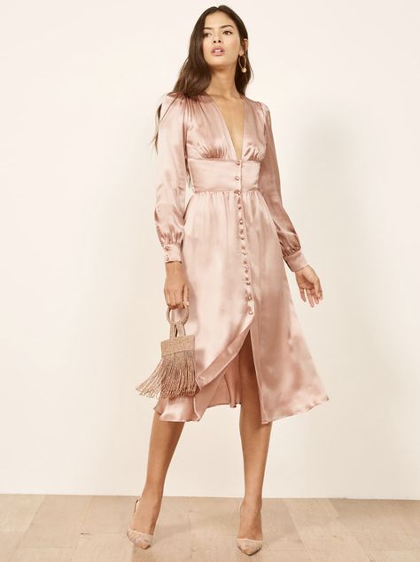 Reformation | Eco friendly sustainable dresses jumpsuits via Conscious Fashion Collective Oktoberfest Outfit, Reformation Dress, Beauty Dress, Outfit Trends, Necklines For Dresses, Mode Inspo, Mode Inspiration, Looks Vintage, Fancy Dresses