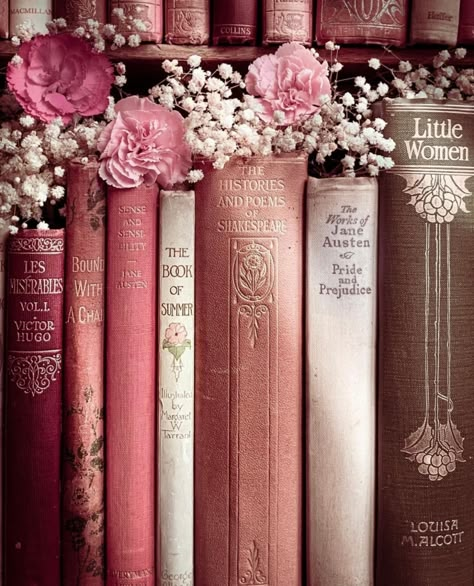 Pretty Books, Library Aesthetic, Romantic Academia, Vintage Book Covers, Pastel Pink Aesthetic, Rose Pastel, 背景 シンプル, Beautiful Books, Pink Vibes