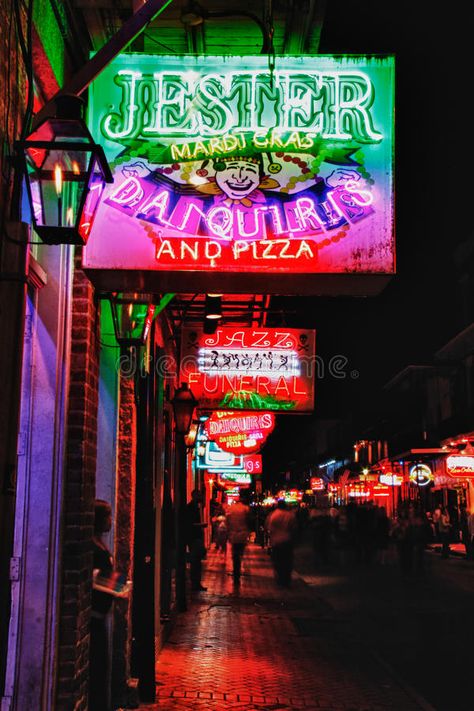 Carnival Moodboard, Street Drinks, Food Editorial, New Orleans Bourbon Street, Drinks And Food, Bourbon Cocktail, Food Pizza, Bourbon Street, Winter Drinks