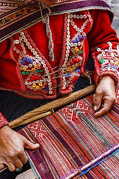 Peruvian Textiles Pattern, Peruvian Clothing, South American Textiles, Peru Culture, Peruvian Culture, Textiles Sketchbook, Peruvian Textiles, Burning Man Fashion, Culture Clothing