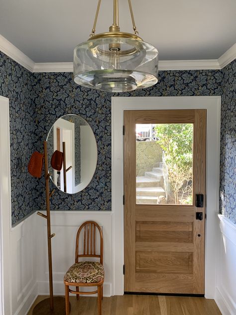 Morris Wallpaper Living Room, William Morris Wallpaper Hallway, William Morris Hallway, William Morris Wallpaper Living Room, Dark Rooms Ideas, Wallpaper Entryway Foyers, Morris And Co Wallpaper, William Morris Interior, Colonial Remodel