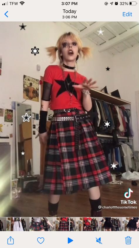 Preppy Punk Aesthetic, Fem Punk Outfits, Prep Punk, Modern Punk Fashion, Grunge Alternative Fashion, Ae Outfits, Preppy Punk, Gender Neutral Clothes, Alt Fashion