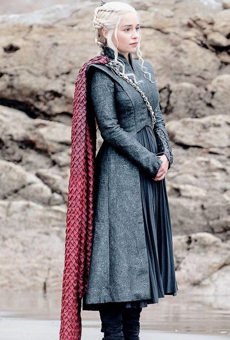 Daenerys Targaryen in 7.05 “Eastwatch” | Game of Thrones in 2019 | Daenerys targaryen season 7, Daenerys targaryen dress, Got costumes Daenerys Targaryen Outfits, Daenerys Targaryen Dress, Daenerys Targaryen Costume, Game Of Thrones Outfits, Got Costumes, Game Of Thrones Costumes, Daenerys Stormborn, Gra O Tron, Game Of Throne