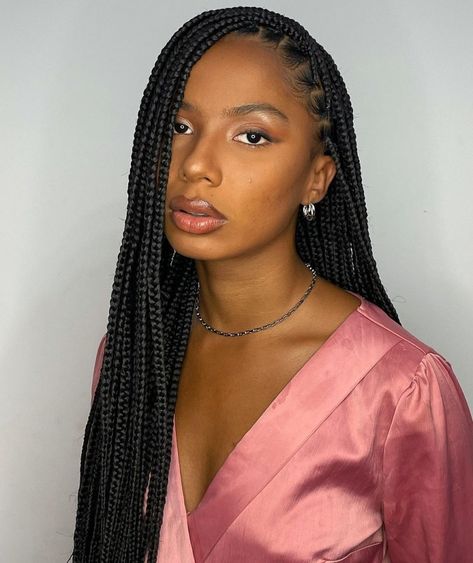 Lightweight Knotless Box Braids Box Braids Twist Hairstyles, Knotless Box Braids Ideas, Single Braids For Black Women, Single Box Braids, Med Knotless Braids, Braids Ideas For Black Women, Med Box Braids, Knotless Box Braids Medium, Medium Knotless Box Braids