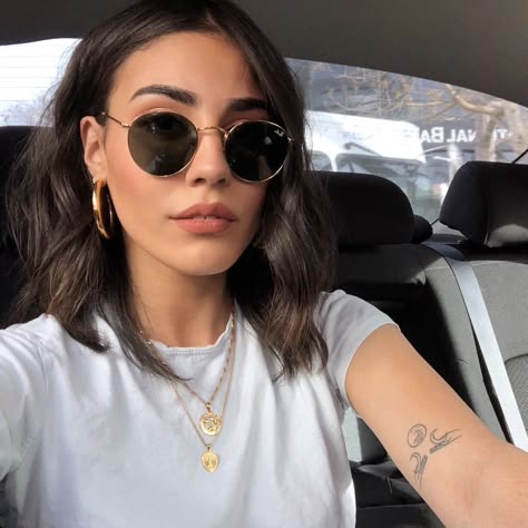 Óculos!! Short Hair With Glasses Aesthetic, Orion Carloto Tattoo, Short Hair With Glasses, Short Hair Glasses, Orion Carloto, 2020 Fashion Trends, نظارات شمسية, Cat Eyes, Girls With Glasses