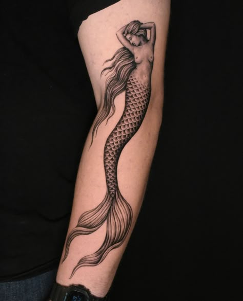 Mermaid Art Tattoo, Swimming Mermaid Tattoo, Mermaid Pisces Tattoo, Mermaid With Wings, Merman Tattoo, Siren Mermaid Tattoos, Trippy Tattoo Designs, Black Widow Tattoo, Little Mermaid Tattoo