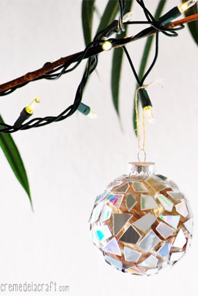 Easy To Make Christmas Ornaments, New Christmas Crafts, Homemade Christmas Ornament, Disco Christmas, Homemade Christmas Ornaments Diy, Homemade Christmas Tree, Party Checklist, Party New Year, Christmas Ornament Ideas