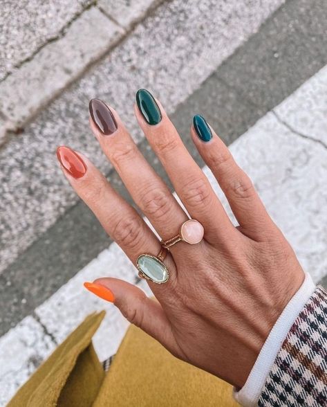 Fall Skittle Nails 2022, Short Nail Multicolor, Skittle Fall Nails, Skittle Nails Fall, Multicolored Fall Nails, Winter Nails Multicolor, Neutral Multicolor Nails, Winter Skittle Nails, Fall Multi Colored Nails