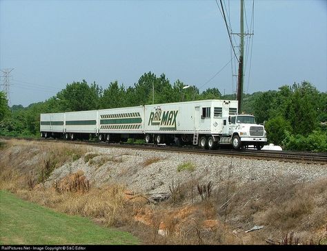 Big Ford Trucks, Train Truck, Norfolk Southern, Road Train, Railroad Photography, Railroad Photos, Rail Car, Train Art, Chattanooga Tennessee