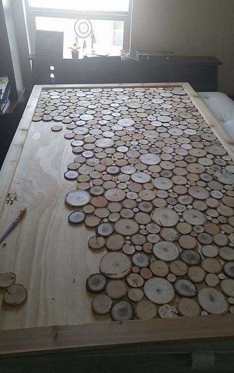 Rustic Log Furniture, Diy Daybed, Wood Slice Crafts, Wooden Log, Wooden Headboard, Log Furniture, Diy Headboard, Wood Circles, Diy Holz