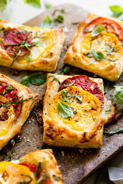 Puff Pastry With Tomatoes And Mozzarella, Tomato Boursin Upside Down Tarts, Tomato Basil Puff Pastry Tart, Tomato And Basil Puff Pastry, Puff Pastry Tomato Mozzarella, Upside Down Puffed Pastry, Tomato Puff Pastry Appetizers, Puff Pastry Pizza Appetizers, Mini Tomato Tarts