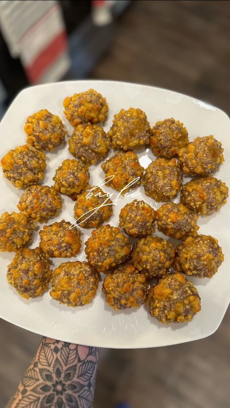 High Protein Sausage Balls — Baylie Mindset Mentor Kodiak Cake Sausage Balls, High Protein Sausage Balls, Protein Sausage Balls, Kodiak Sausage Balls, Sausage Pancake Balls, High Volume High Protein Meals, Protein Breakfast Balls, Volume Recipes, Fairlife Milk