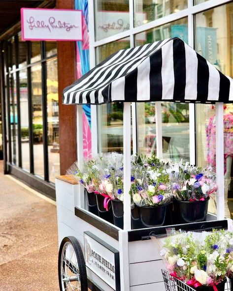 Cart With Flowers, Flower Carts, Farmers Market Flowers, Slow Flower, Market Flowers, Cart Ideas, Flower Truck, Holiday Promotions, Flower Cart