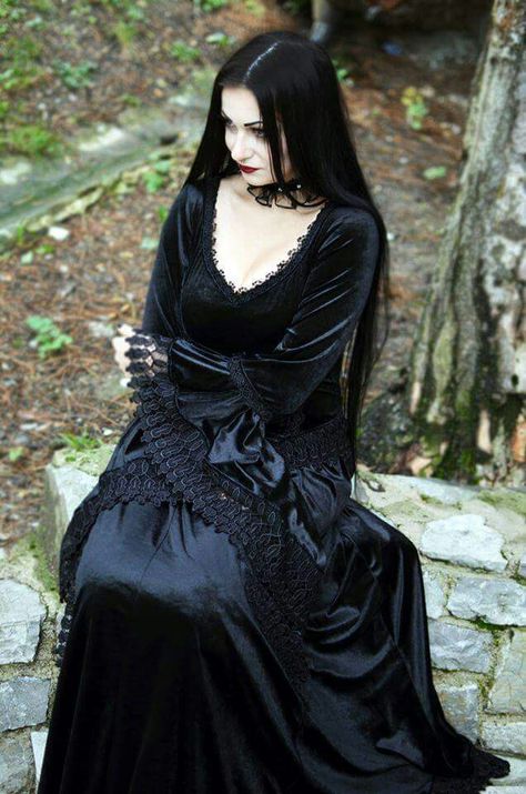 Lady Macbeth Goth Outfit Inspo, Gothic People, Goth Subculture, Gothic Shop, Lady Macbeth, Goth Model, Black Lady, Goth Look, Romantic Goth