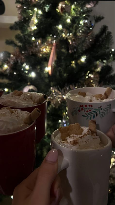 Hot Cocoa With Marshmallows Aesthetic, Hot Chocolate Aesthetic Cozy Night, Hot Chocolate Movie Night, Hot Chocolate Aesthetic Christmas, Christmas Hot Chocolate Aesthetic, Hot Chocolate Aesthetic Cozy, Christmas Date Aesthetic, Winter Sleepover, Aesthetic Hot Chocolate