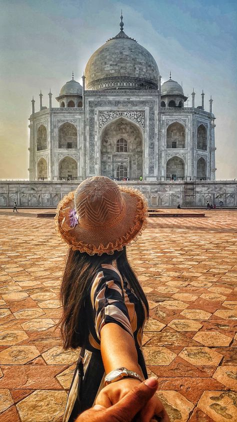 Tajmahal Photoshoot Ideas, Taj Mahal Poses For Women, Delhi Photography Poses, Tajmahal Couple Photos, Tajmahal Photoshoot Dress, Tajmahal Poses, Taj Mahal Photography Pose, Taj Mahal Photo Ideas, Taj Mahal Photoshoot