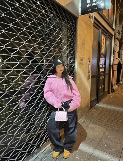 Pink Timberlands Outfit, Timbs Outfits, Outfits With Pink, Pink Streetwear, 90s Inspired Outfits, Fasion Outfits, Streetwear Fits, Outfit Inspo Casual, Street Fashion Men Streetwear