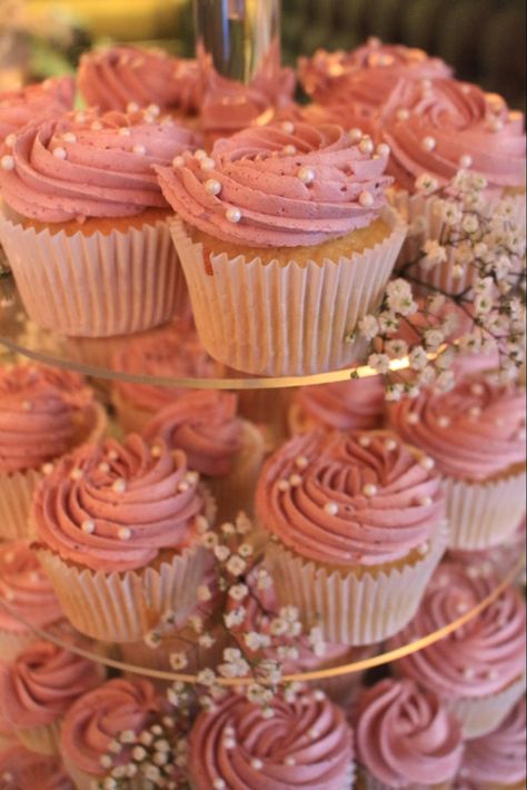 Pink Pearl Wedding, Extravagant Cakes, Wedding Shower Cupcakes, Pearl Cupcakes, Wedding Cupcake Tower, Tea Party Cupcakes, Cupcake Tower Wedding, Cake Tower, Bridal Shower Cupcakes