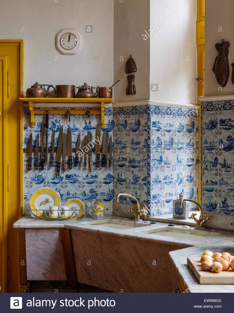 Delft tiling in kitchen corner with marble topped work surfaces and knife rack Stock Photo Kitchen Marble Top, Old Fashioned Bathtub, Yellow Dresser, Dutch Tiles, Country Kitchen Designs, Knife Rack, Delft Tiles, Tile Panels, Bright Kitchens