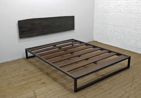 Diy Metal Bed Frame, Metal Bed Frame Bedroom Ideas, Steel Bed Design, Simple Bed Designs, Steel Bed Frame, Welded Furniture, Minimalist Bed, Bed Frame Design, Metal Furniture Design