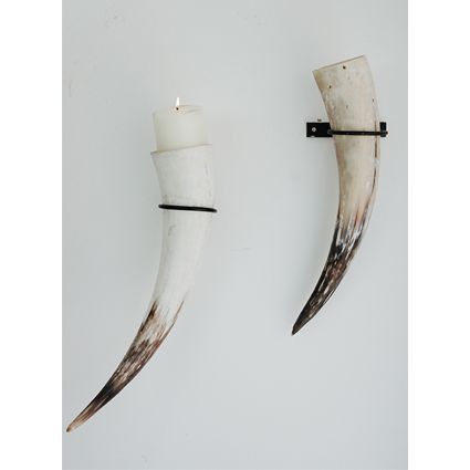 . Cow Horns Decor Ideas, Longhorn Decor Horns Living Rooms, Skyrim Room, Bull Horns Wall Decor, Viking Bedroom, Cow Horns Decor, Skyrim House, Horns Lamp, Horn Ideas