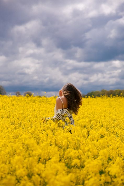 Canola Field, Yellow Photography, Yellow Fields, Flower Photoshoot, Fields Of Gold, Shotting Photo, Fields Photography, Aretha Franklin, Photography Poses Women