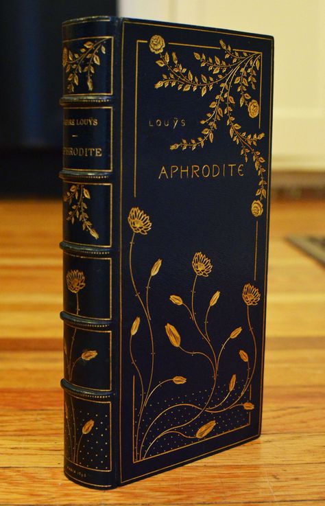 Pierre Louÿs Aphrodite, Ornate Book Covers, Books Covers Aesthetic, Art Nouveau Book Covers, Bookbinding Aesthetic, Fancy Book Covers, Aesthetic Book Cover Ideas, Book Covers Aesthetic, Art Deco Book Cover