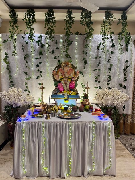 Aesthetic Ganpati Decoration, Aesthetic Ganesh Decoration, Asthetic Ganpati Decorations, Ganesh Chathurti Decor, Ganpati Decoration For Society, Home Ganpati, Ganpati Decoration At Home, Ganpati Decoration Design, Ganpati Decoration