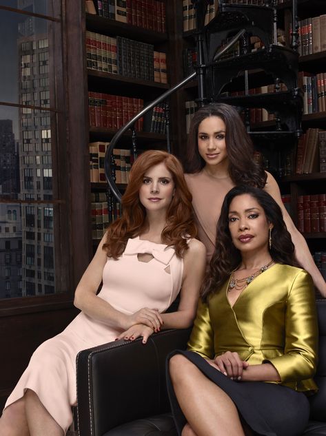 Suits - Season 4 Promo Suits Serie, Suits Tv Series, Donna Paulsen, Jessica Pearson, Princ Harry, Prince Harry Et Meghan, Sarah Rafferty, Suits Usa, Gina Torres