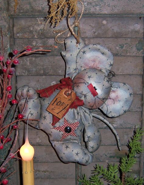 Primitive Patterns, Crafts Sewing Patterns, Dog Doll, Sewing Stuffed Animals, Fabric Toys, Primitive Crafts, I Am So Happy, Primitive Christmas, Paper Pattern