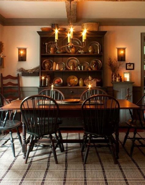 Early American Home Interiors, Colonial Dining Room, Early American Homes, Colonial Decorating, Primative Decor, Decor Dining Room, Primitive Colonial, American House, Colonial Decor