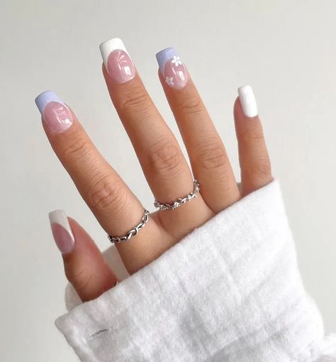 Summery Nails French Tip, Mid Length Simple Nails, Summer Nails Art Ideas, Summer Nails Short Purple, Bias Nail Designs, Nail Inspo 10-12, Coffin Acrylic Nails Flowers, Short Light Purple Nails With Design, Lilac French Tip Nails Square