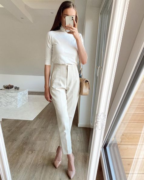 A L I N A 🧚🏼 Outfit Inspo on Instagram: “Back to the office look 👩🏽‍💻 - - - - #zara #zarafashion #zaraoutfit #zaraoutfits #zaraoutfitsdaily #zaraaddiction #zaralooks #zaratrousers…” A Outfit, Office Wardrobe, Business Outfits Women, Sophisticated Outfits, Causal Outfits, Office Outfit, Office Look, Stylish Work Outfits, Professional Attire