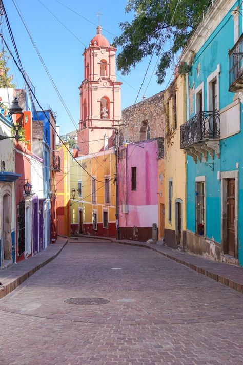 30 Captivating Pictures of Guanajuato: One of Mexico's Most Colorful Cities - This Darling World Colorful City Aesthetic, Mexico Streets, Pictures Of Mexico, Pictures Of Cities, Mexican Photography, Colorful Cities, Colorful Architecture, Travel Mexico, Mexico Culture