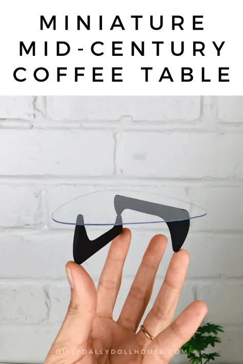 Modern Miniatures, Dollhouse Furniture Tutorials, Diy Mid Century Modern, Dollhouse Table, Miniature Coffee, Modern Dollhouse Furniture, Mini Stuff, Barbie Diorama, Diy Barbie Furniture