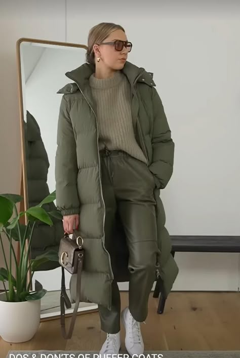 Green Parka Outfit Winter, Zara Puffer Jacket Outfit, Olive Puffer Jacket Outfit, Green Winter Jacket Outfit, Olive Jacket Outfit, Green Puffer Jacket Outfit, Puffer Jacket Outfit Women, Green Parka Outfit, Parka Outfit Winter