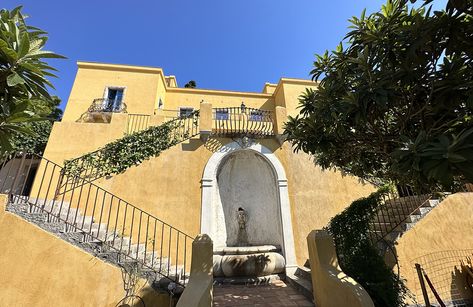 Casa Cuseni: Turning Back the Clock in Taormina Taormina Itinerary, Best Hotels In Taormina, Taormina Sicily Restaurant, Casa Cuseni Taormina, Isola Bella Taormina, Open Air Cinema, Italy Travel Tips, European Destinations, Travel Articles