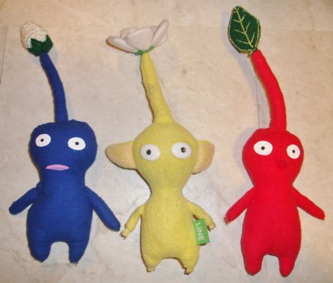 My first home-made pikmin-the red and blue. When I have a chance I will put up the pattern. Dog Pee, Bulb Flowers, Red And Blue, Dinosaur Stuffed Animal, Felt, Kitty, Textiles, Novelty Christmas, Toys