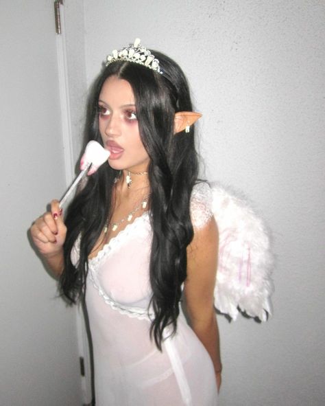 2022 Costume Ideas, Cool Girl Costumes, Tooth Halloween Costume, Tooth Fairy Halloween, Fairy Halloween Makeup, Fairy Costume Aesthetic, Tooth Fairy Costumes, Fashion Inspo Aesthetic, Girl Halloween Makeup