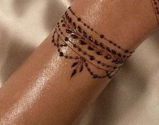 Henna Designs Hand Aesthetic, Henna Like Tattoos, Henna Inspo Simple Hand, Henna Bracelet Tattoo, Leg Henna Designs Simple Beautiful, Henna Type Tattoos, Tattoos That Look Like Henna, Henna Looking Tattoos, Keffiyeh Henna Design