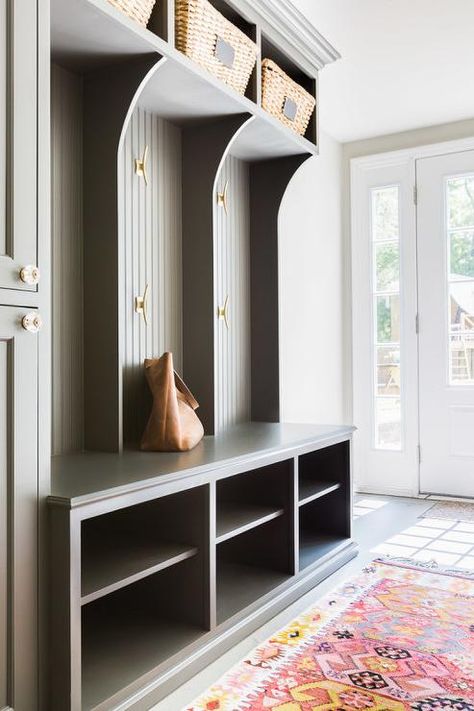 Alyssa Rosenheck - Julie Couch Interiors - Amazing mudroom features gray beadboard lockers lined with brass hooks over a mudroom bench fitted with stacked open cubbies used as shoe shelves alongside a pink kilim rug. Contemporary Shelf Design, Beadboard Mudroom, Gray Beadboard, Small Mudroom, Small Mudroom Ideas, Farmhouse Mudroom, Wooden Cubby, Mudroom Lockers, Mudroom Entryway