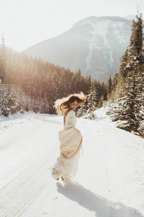 Winter Mountain Wedding, Snowy Wedding, Snow Photoshoot, Winter Wedding Photos, Snow Wedding, Winter Shoot, Winter Portraits, Boho Winter, Snow Photography