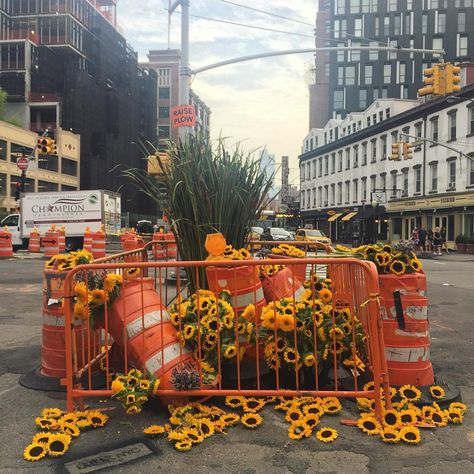 Guerilla Flower Installations on the Streets of NYC by Lewis Miller Design | Colossal Photo Backdrop Diy, Street Installation, Backdrop Diy, Flower Installation, Colossal Art, Guerilla Marketing, Flower Display, Photo Backdrop, Ikebana