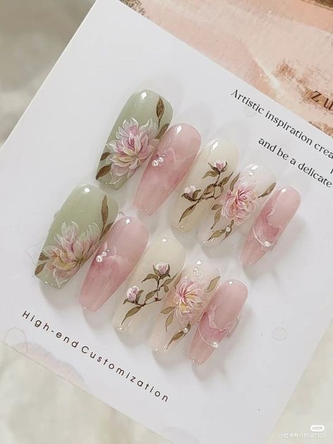 Vine Flower Nails, Flower Fairy Nails, Elegant Nail Inspiration, Nails Enchanted Forest, Christmas Nails Decor, Fairy Wedding Nails, Floral French Manicure, Vintage Style Nails, Forest Nails Designs