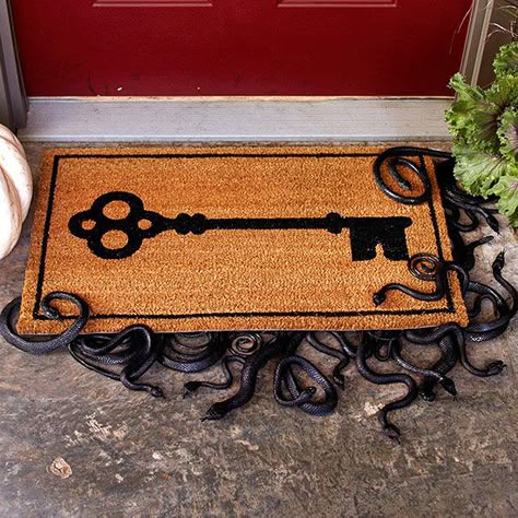 Snakes Under The Doormat Pictures, Photos, and Images for Facebook, Tumblr, Pinterest, and Twitter Diy Halloween Dekoration, Creative Halloween Decorations, Halloween Diy Outdoor, Halloween Decor Diy, Classy Halloween Decor, Classy Halloween, Hallowen Ideas, Halloween Fest, Diy Halloween Decor