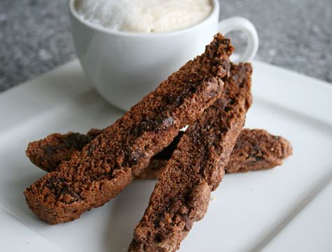 Double Chocolate Biscotti Ginger Biscotti, Gingerbread Biscotti Recipe, Gingerbread Biscotti, Italian Biscotti, Chocolate Biscotti, Vegan Gingerbread, Christmas Biscuits, Biscotti Cookies, Biscotti Recipe