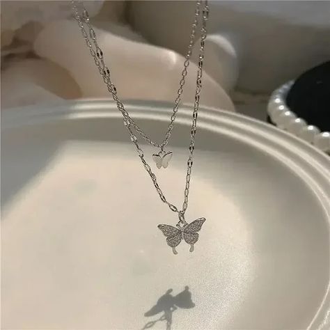 🦋Newest silver crystal butterfly necklace!!🦋Buy Now!!! Shiny Butterfly, Romantic Necklace, Wedding Party Jewelry, Pendent Necklace, Black Butterfly, Trendy Necklaces, Geometric Necklace, Silver Butterfly, Girls Necklaces