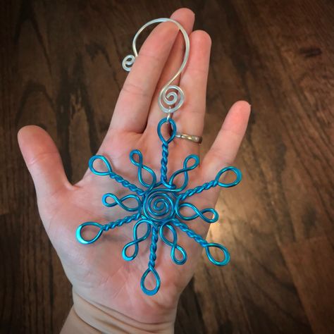 Wire Christmas Tree SNOWFLAKE Ornament Hand Hammered With - Etsy Canada Christmas Ornament Hangers, Wire Snowflake Ornament, Wire Wrapped Ornaments Diy Christmas, Wire Wrapped Snowflake, Wire Ornaments Diy How To Make, Wire Ornaments Christmas, Christmas Wire Art, Wire Ornaments Diy, Wire Trees Diy How To Make