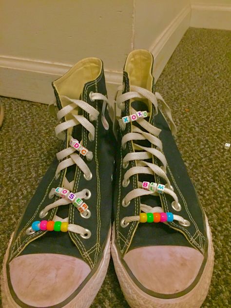 Drawn On Converse, Converse Aesthetic Grunge, Taylor Swift Shoes, Doodle Shoes, Indie Shoes, Indie Kidz, Converse Aesthetic, Beads Fashion, Spider Webs