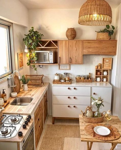 Earthy Apartment Aesthetic Kitchen, Small Kitchen Boho Ideas, Boho Small Kitchen Ideas, Tiny Boho Kitchen, Small Boho Kitchen Ideas, Rustic Kitchen Apartment, Boho Home Decor Kitchen, Traditional Farmhouse Kitchen, Cosy Kitchen